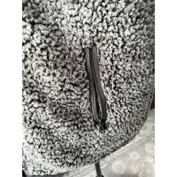 Blue Rain Women’s Gray Sherpa Zip-up Vest Size Medium - Picture 8 of 8